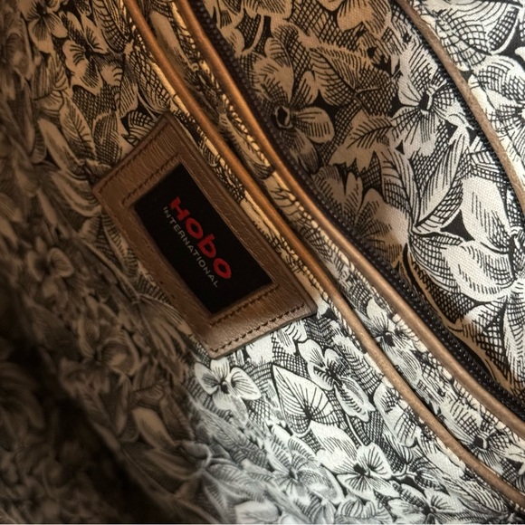 Unique and classy Taupe Hobo bag with convertible strap and kiss lock pocket - Picture 16 of 16